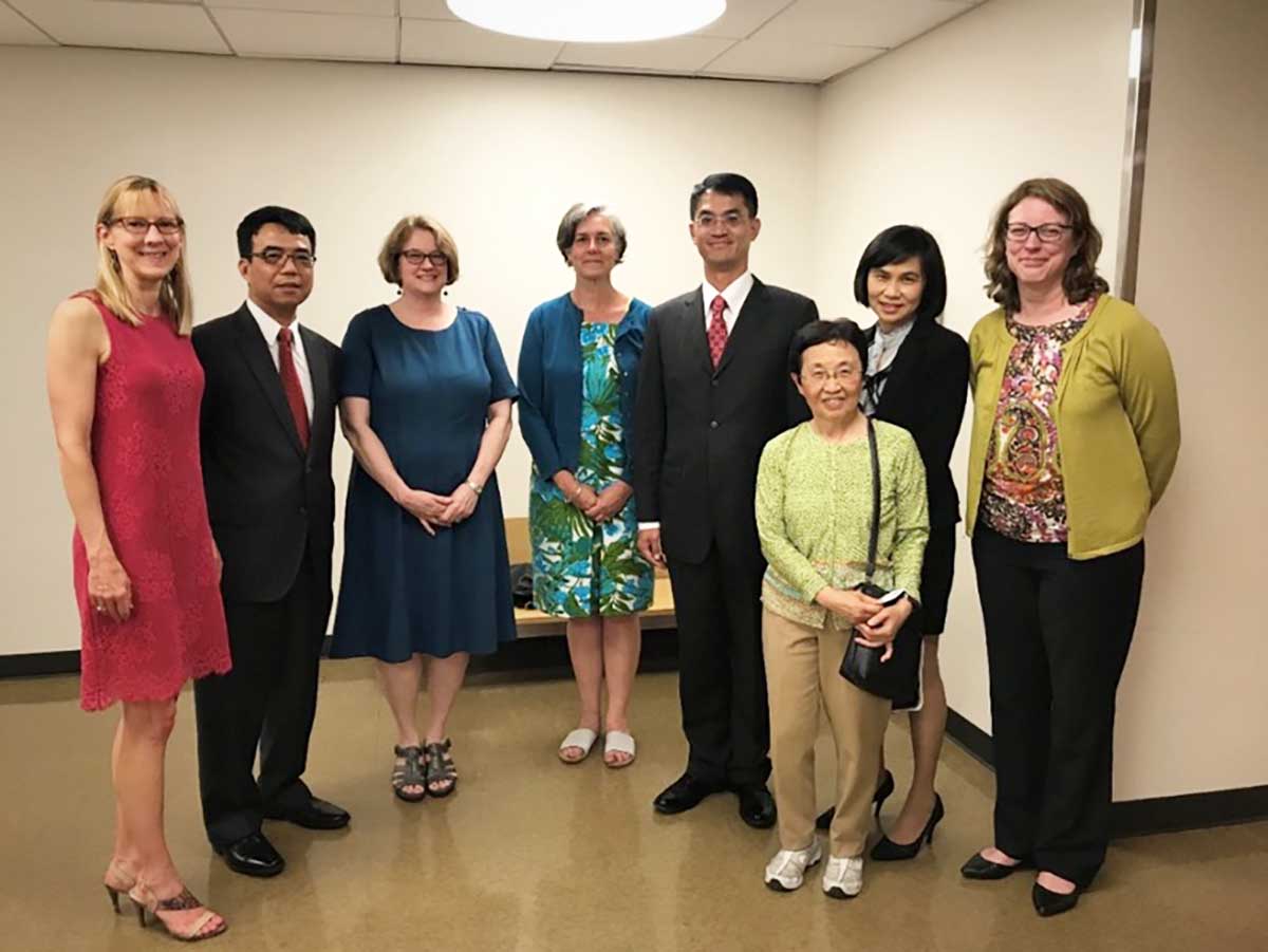 UTL librarians with TECO representatives, including Ms. Sophie Chou, Director of Education Division (right 2nd), Mr. Peter Chen, Director General (right 4) and Mr. Yintso Lin, Deputy Director General (left 2).